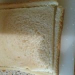 Toastscheiben Rand schneiden Toastscheiben Rand schneiden