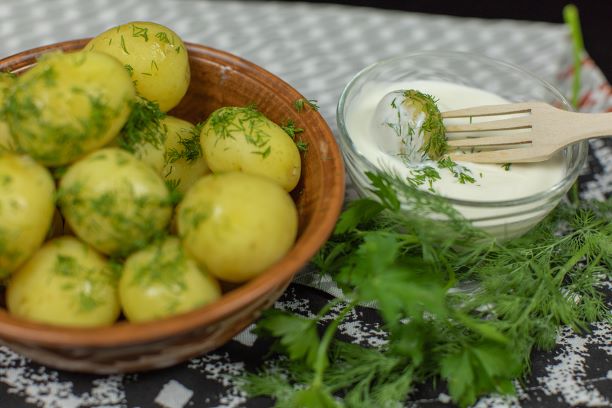 Dill Kartoffeln mit Sauerrahm Dip