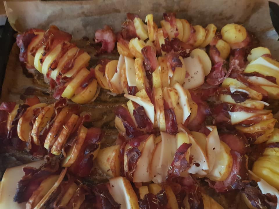 Fächerkartoffel mit Bacon und Käse Fächerkartoffel mit Bacon und Käse