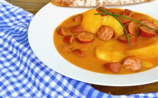 Kartoffelgulasch mit Debreziner - Omas 1 Euro Rezepte