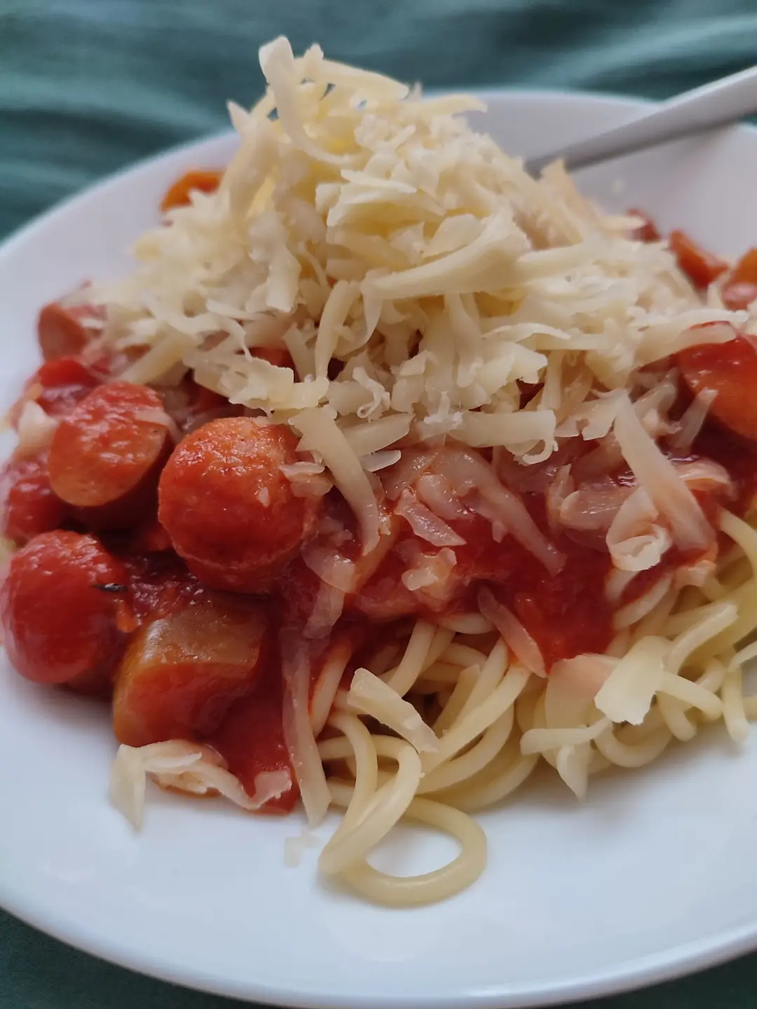 Spaghetti mit selbstgemachtem Würstchengulasch