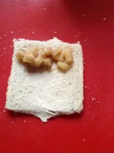Toastscheiben belegen Toastscheiben belegen
