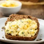 Eiersalat mit selbstgemachter Mayonnaise Eiersalat mit selbstgemachter Mayonnaise
