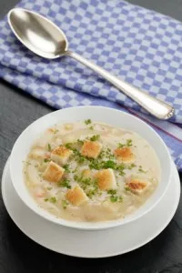 Kartoffelsuppe mit Brotcroutons Kartoffelsuppe mit Brotcroutons