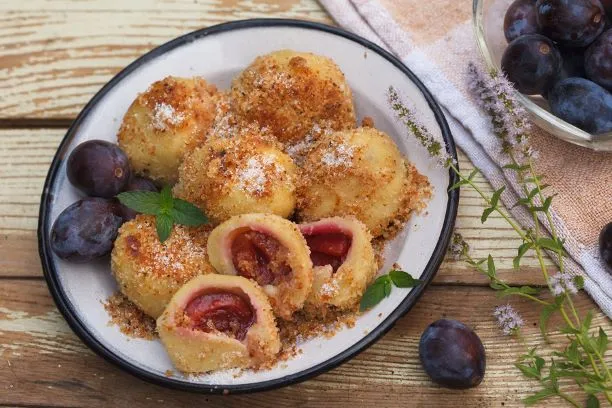 Pflaumenklösse aus Omas Küche als Nachspeise aber auch als Hauptspeise geeignet