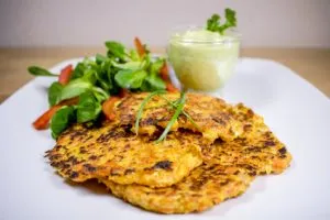 Low Carb Gemüsepuffer Mit den Zutaten für dieses Rezept bekommt man ca. 12 Gemüsepuffer