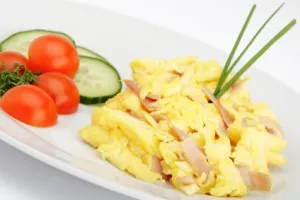 Rühreier mit Schinken Der Studentenklassiker, schnell gekocht und schmeckt lecker