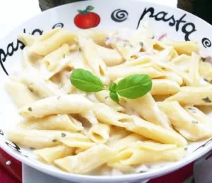 Nudeln mit Käse und Zwiebel Käsenudeln