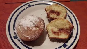 Berliner mit Konfitüre