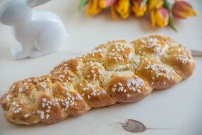 Osterzopf mit Hagelzucker immer ein Hingucker am Frühstückstisch zu Ostern