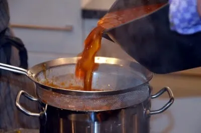 dunkle Bratensauce Die Basis für eine ganz einfache dunkle Bratensauce
