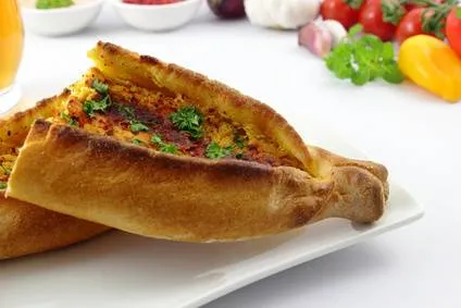 türkische Pizza Ein orientalisches Rezept ist die türkische Pizza