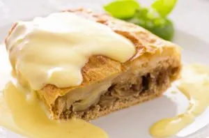 Apfelstrudel mit Vanillesoße Apfelstrudel mit Vanillesoße