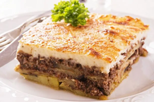 Omas Moussaka Rezept Versuchen sie Omas Moussaka Rezept und Sie werden an Sonne und Meer denken