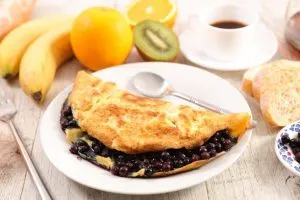 Omelette mit Heidelbeeren gefüllt Omelette mit Heidelbeeren gefüllt