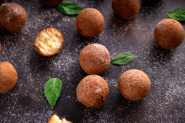 Quark Donuts innen locker und leicht, außen goldgelb und knusprig