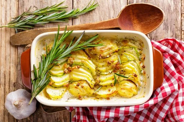 Rosmarin Kartoffel Gratin Kartoffeln und Rosmarin sind schon immer eine hervorragende Kombination gewesen