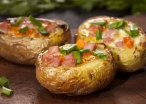 gebackene gefüllte Kartoffeln gebackene gefüllte Kartoffeln