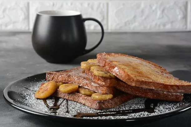 French Toast mit Bananen Der Toast ist außen knusprig und innen fruchtig