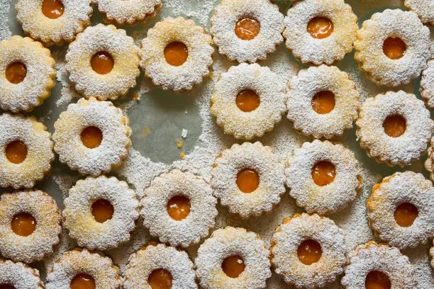 Linzer Augen Linzer Augen, eine echte österreichische Mehlspeise