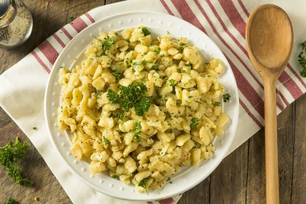 Spätzle mit Gulaschsaft Spätzle mit Gulaschsaft mit selber gemachten Spätzle