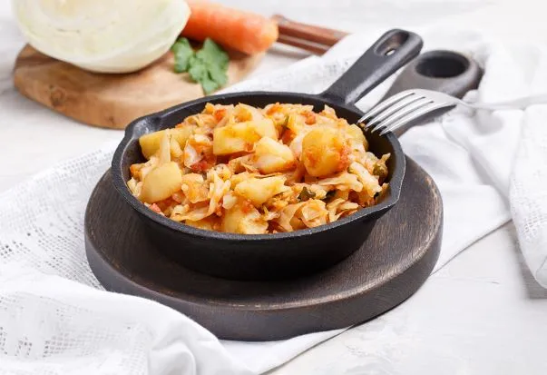 Kohlpfanne mit Kartoffeln Kartoffeln mit Kohlgemüse kommt immer gut an