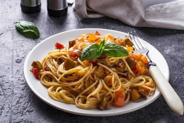 Pasta mit Auberginen Zucchini Paprika und Tomaten Herrlich lecker dieses Pasta Gericht!