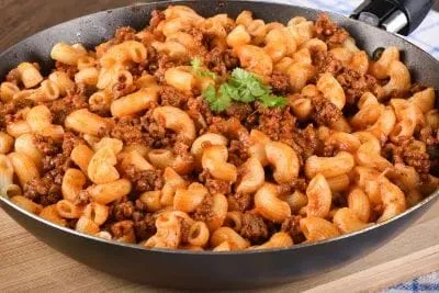 Schnelle Hackpfanne mit Hörnchennudeln ein praktisches und schnelles One Pot Rezept