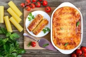 Gefüllte Cannelloni mit Bechamelsauce Gefuellte Cannelloni Mit Bechamelsauce