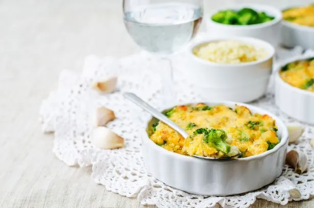 Hirseauflauf mit Brokkoli Hirseauflauf mit Brokkoli, Ein Rezept für 4 Portionen