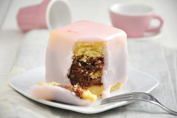 Beschwipste Punschkrapfen Der beschwipste Punschkrapfen ist eine österreichische Süßspeise