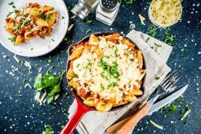 Nudelpfanne mit Hack und Frischkäse Cremige Nudelpfanne mit Hack und Frischkäse