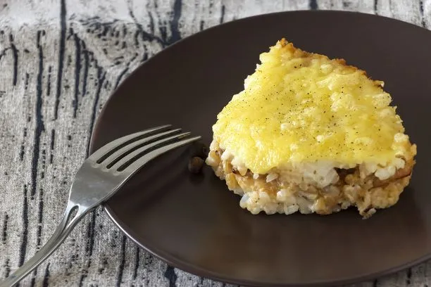 Reisauflauf mit Hackfleisch und Käse überbacken Aus Omas Kochbuch ein Reisauflauf mit Hackfleisch