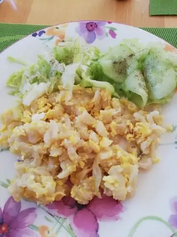 Eiernockerl mit Gurken und Eisbergsalat Eiernockerl Mit Gurken Und Eisbergsalat