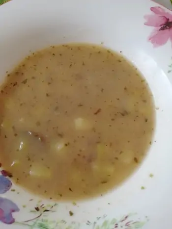 Kartoffelsuppe mit gemahlenen Pilzen Omas Suppen sind alle gesund, lecker und sehr günstig.