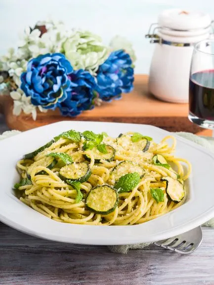Zucchini Spaghetti in Zitronensauce Zucchini Spaghetti In Zitronensauce