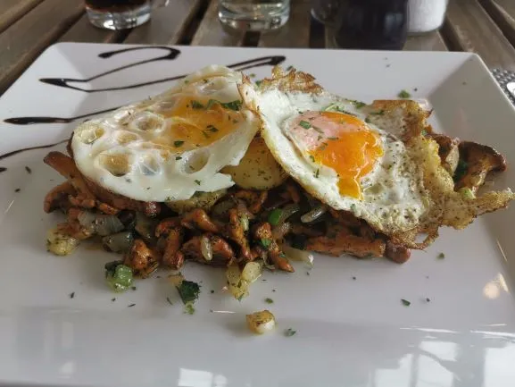 Geröstete Eierschwammerl mit Petersilienkartoffeln Geröstete Eierschwammerl Mit Petersilienkartoffeln