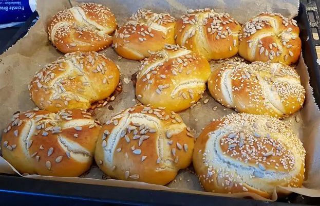 Pausenbrötchen Die Pausenbrötchen für morgen sind schon mal fertig und müssen nur noch belegt werden