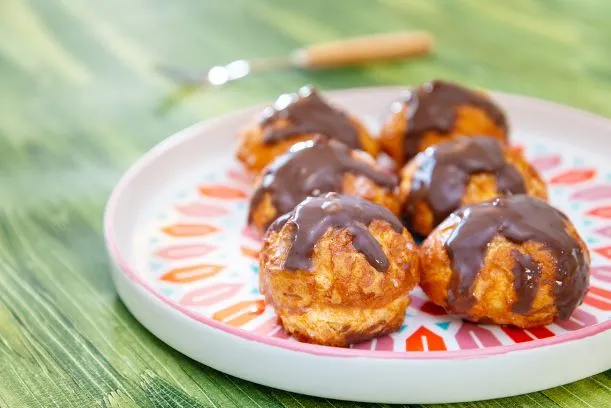 Profiteroles mit Tiramisu Füllung Profiteroles oder auch Mini Eclairs genannt