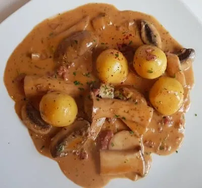Kartoffelknödel in Pilzsauce Selber gemachte kleine Kartoffelknödel oderMini Knödel von Pfanni