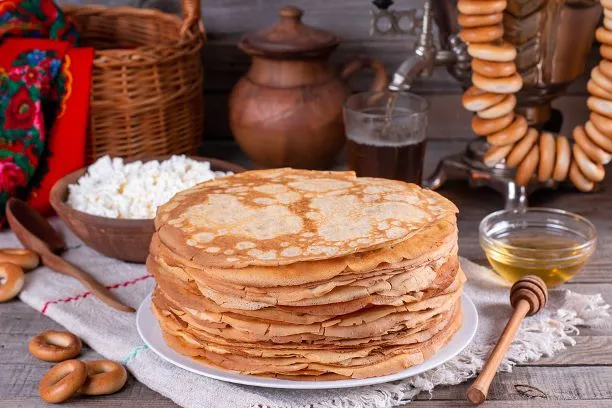 Russische Bliny Maslenitsa Russische Bliny Maslenitsa sind eine aus Osteuropa stammende Art des Eierkuchens