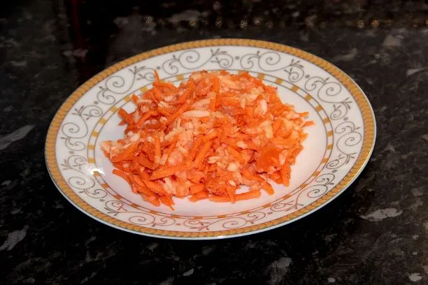 Möhrensalat mit Äpfel und Kohlrabi Möhrensalat mit Äpfel und Kohlrabi