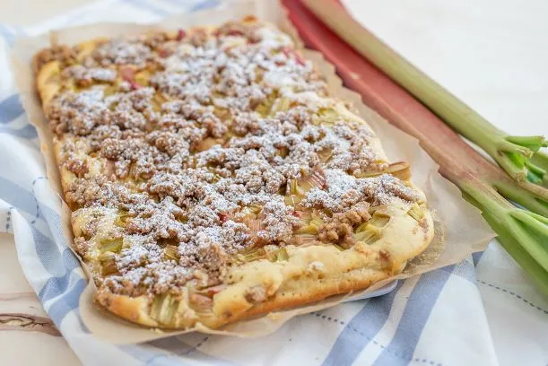 Pudding Streuselkuchen mit Rhabarber Dieser Kuchen ist einfach nur lecker, was anderes fällt mir dazu gar nicht ein