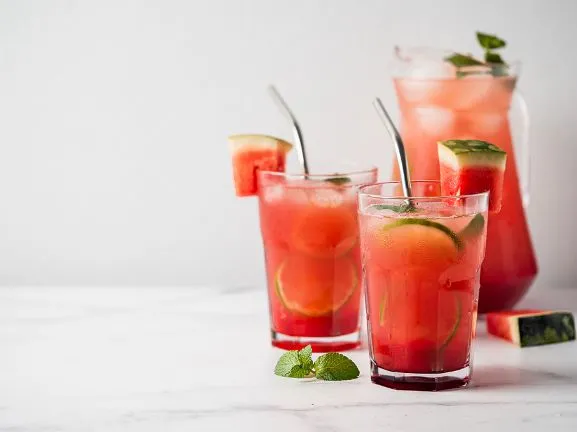 Wassermelonen Limonade Eine gesunde Wassermelonen Limonade mit Limetten