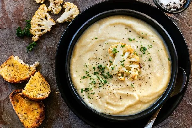 Feinwürzige Blumenkohlcremesuppe Feinwürzige Blumenkohlcremesuppe