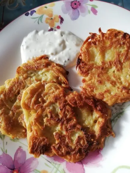Geriebene Kartoffel Bratlinge Ein Kartoffelgericht aus den Nachkriegszeiten