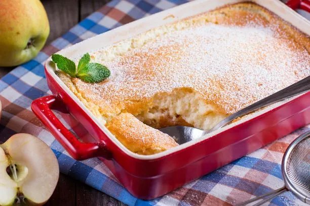 Apfel Grieß Auflauf Geriebene Äpfel und Grieß machen diesen Apfel Grieß Auflauf zu einem Lieblingsgericht der ganzen Familie