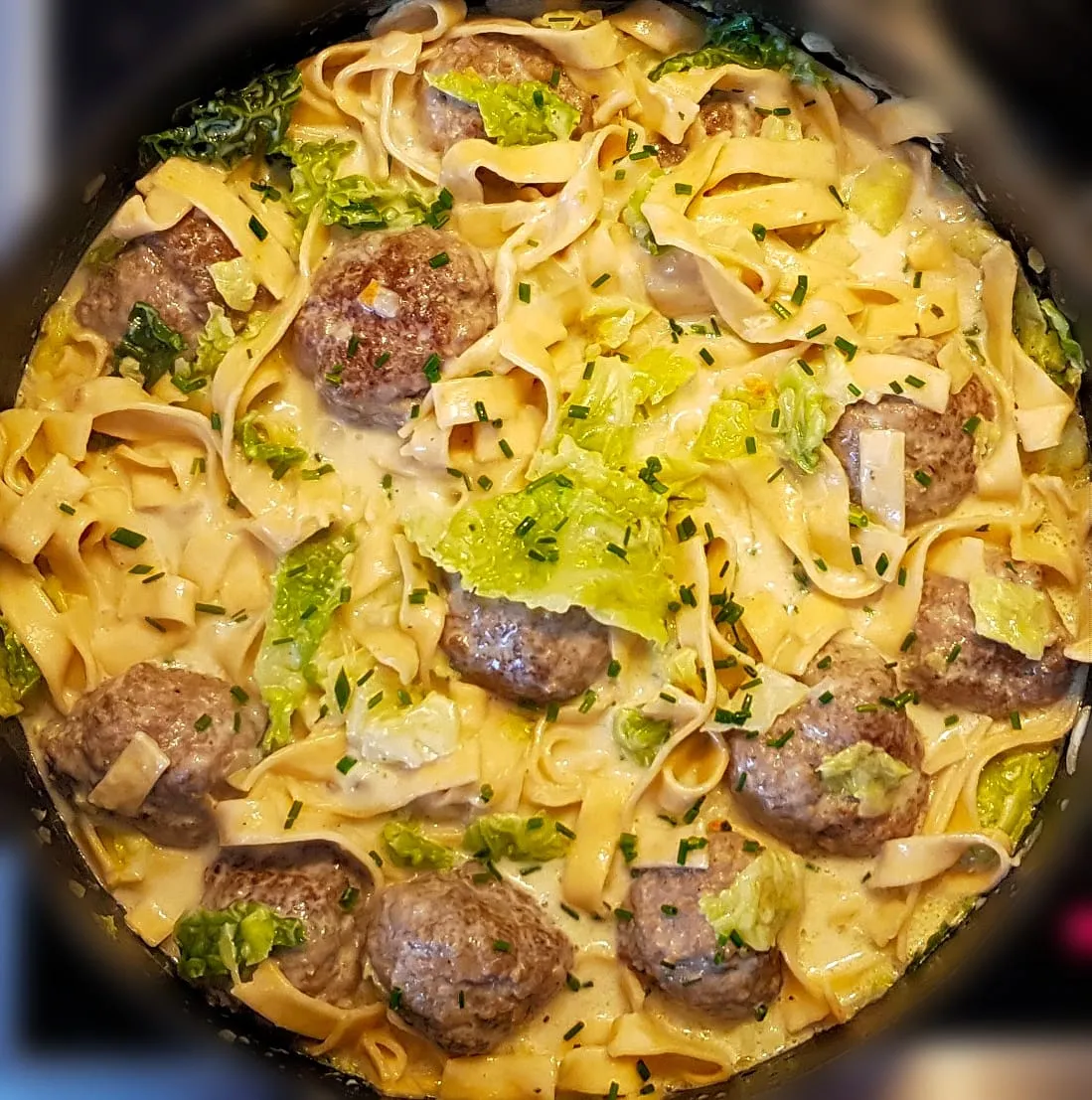 Hackbällchen Wirsing Bandnudel Pfanne Heute hat Angi Bieneck eine voll leckere Hackbällchen Wirsing Bandnudel Pfanne gemacht