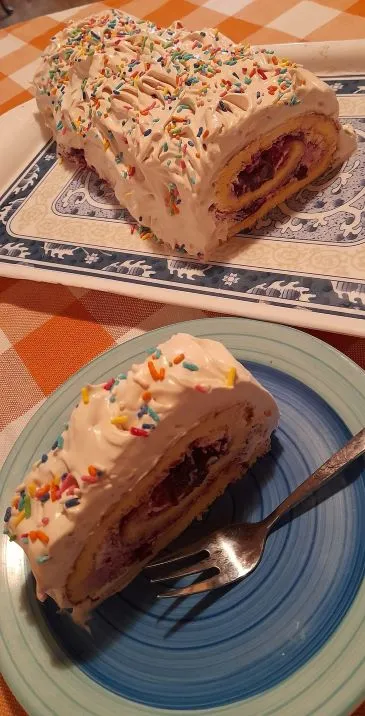 Cappuccino Biskuitrolle Ein einfaches Rezept für eine Cappuccino Biskuitrolle von Oma Draga