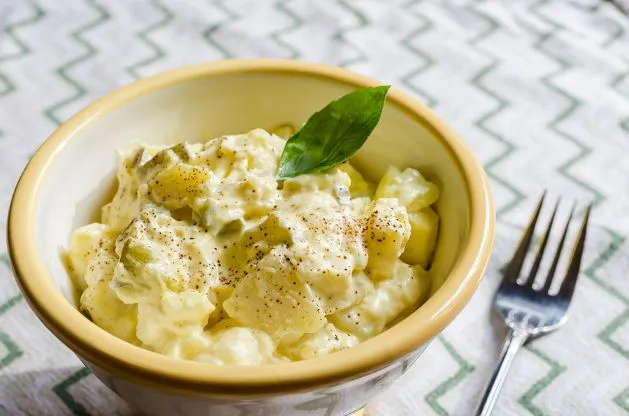 Kartoffelsalat nach Hausmannskost mit einer Anleitung für die selber gemachte Mayonnaise